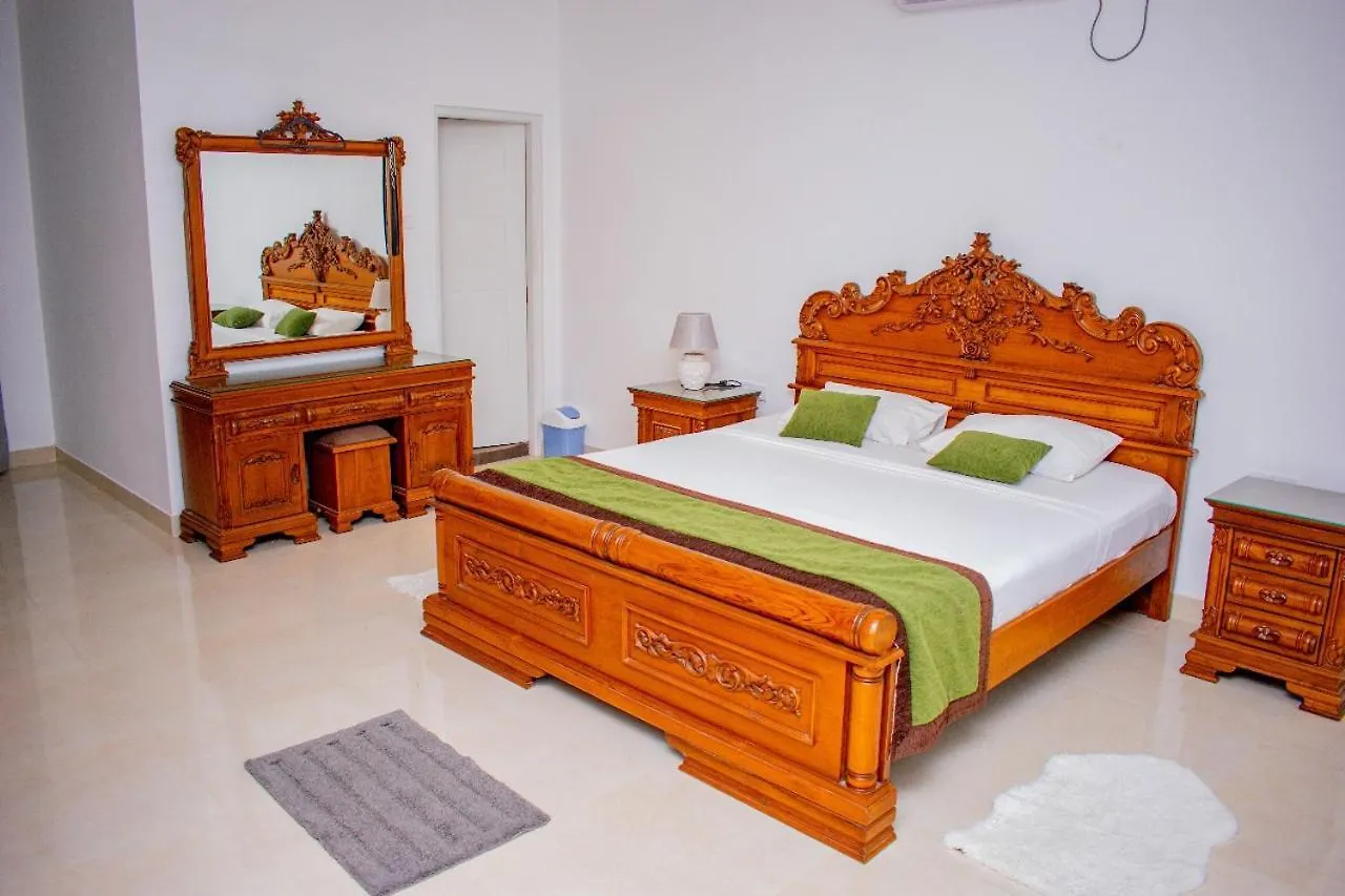 Loony Villa Negombo Hotel