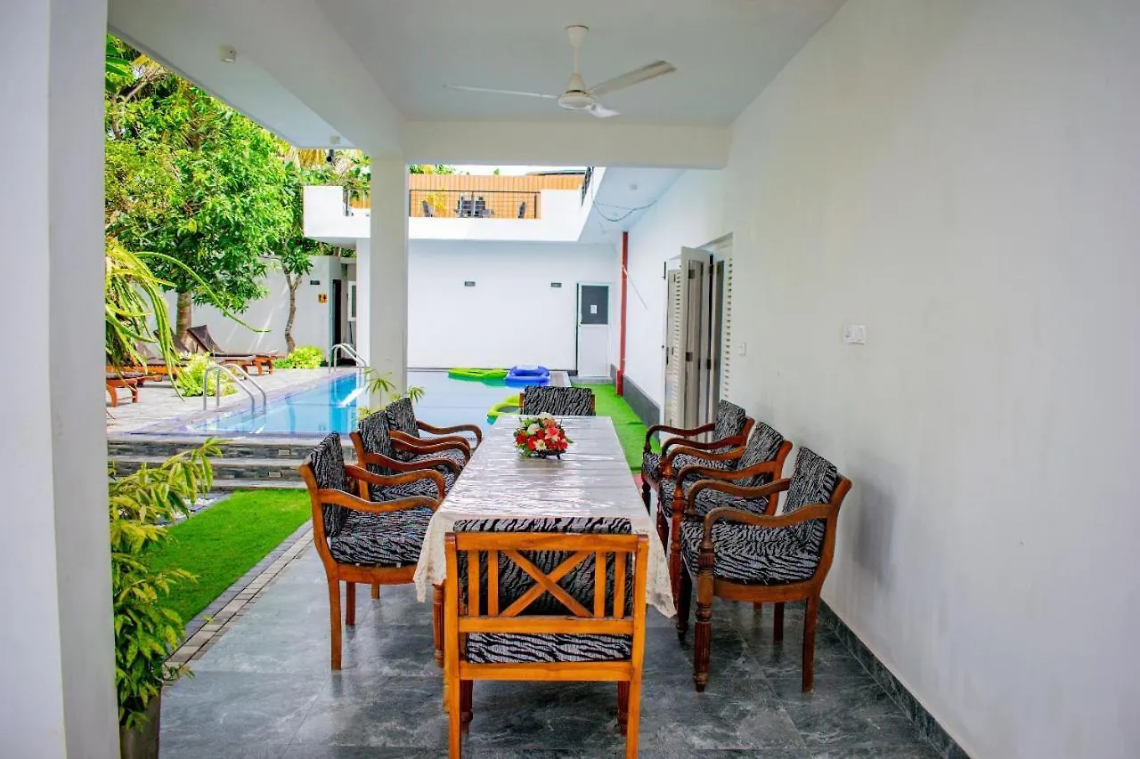 Loony Villa Negombo 0*,